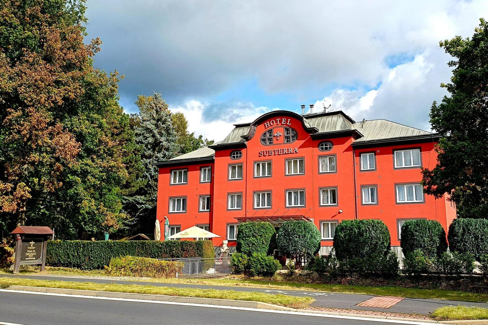 Active & Wellness Hotel Subterra Ostrov  Exterior photo